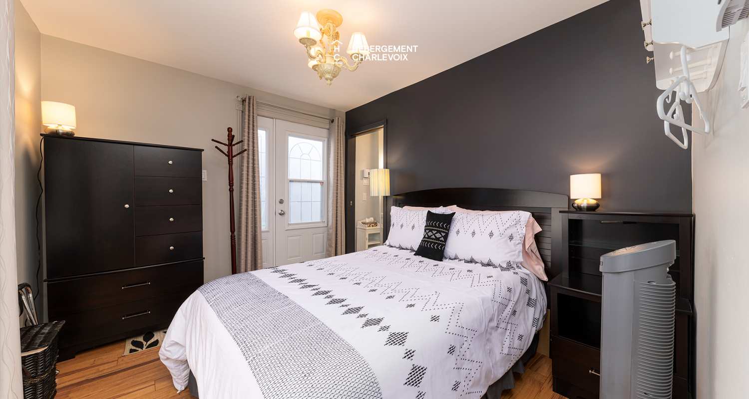 LOG-911 - In the heart of the village